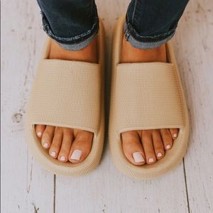 Taupe cloud insole slip on slide